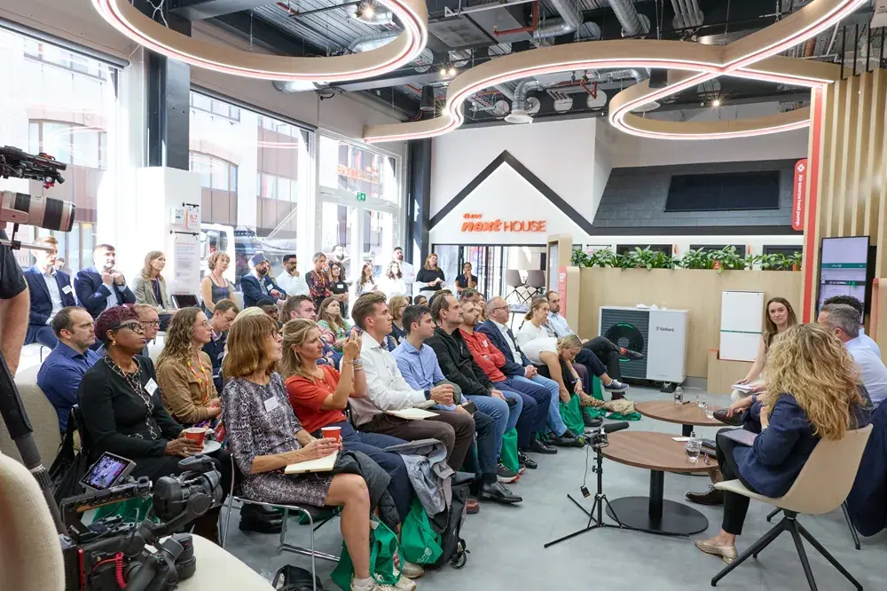 FlatSave showcase: solar and batteries for social housing
